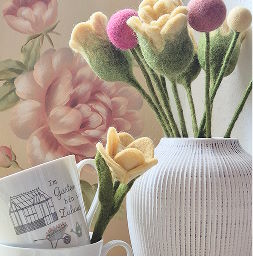 Filzblumen in Vase